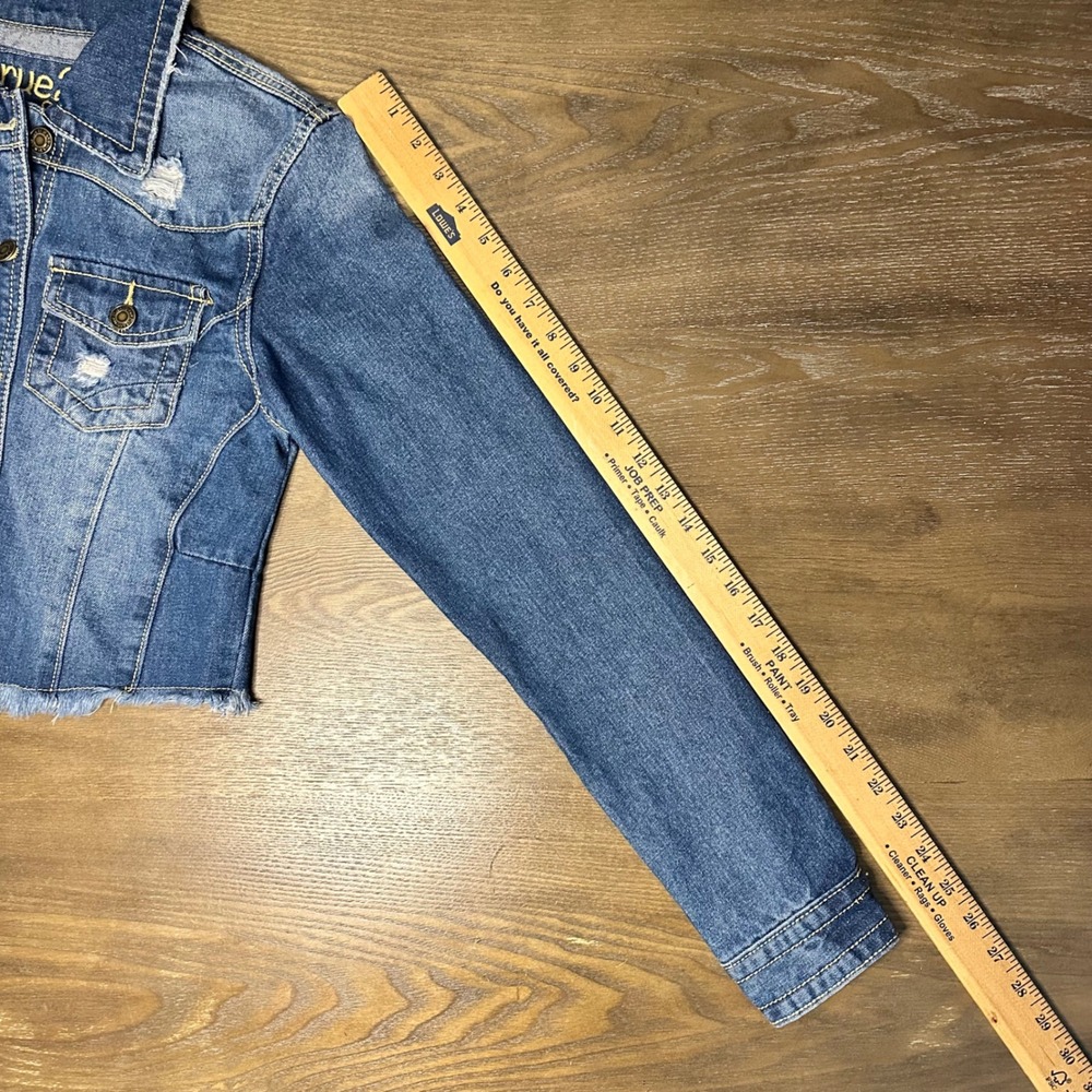 Rue 21 Y2K Cropped Denim Jacket Distressed Frayed Hem Blue Women's Size Small - Picture 4 of 8